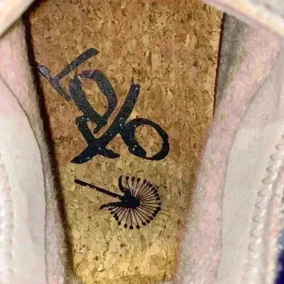 OTBT Courier Sneaker Wool Blend.   Like New Condition.  No wear on bottoms.  8.5 - Picture 8 of 12